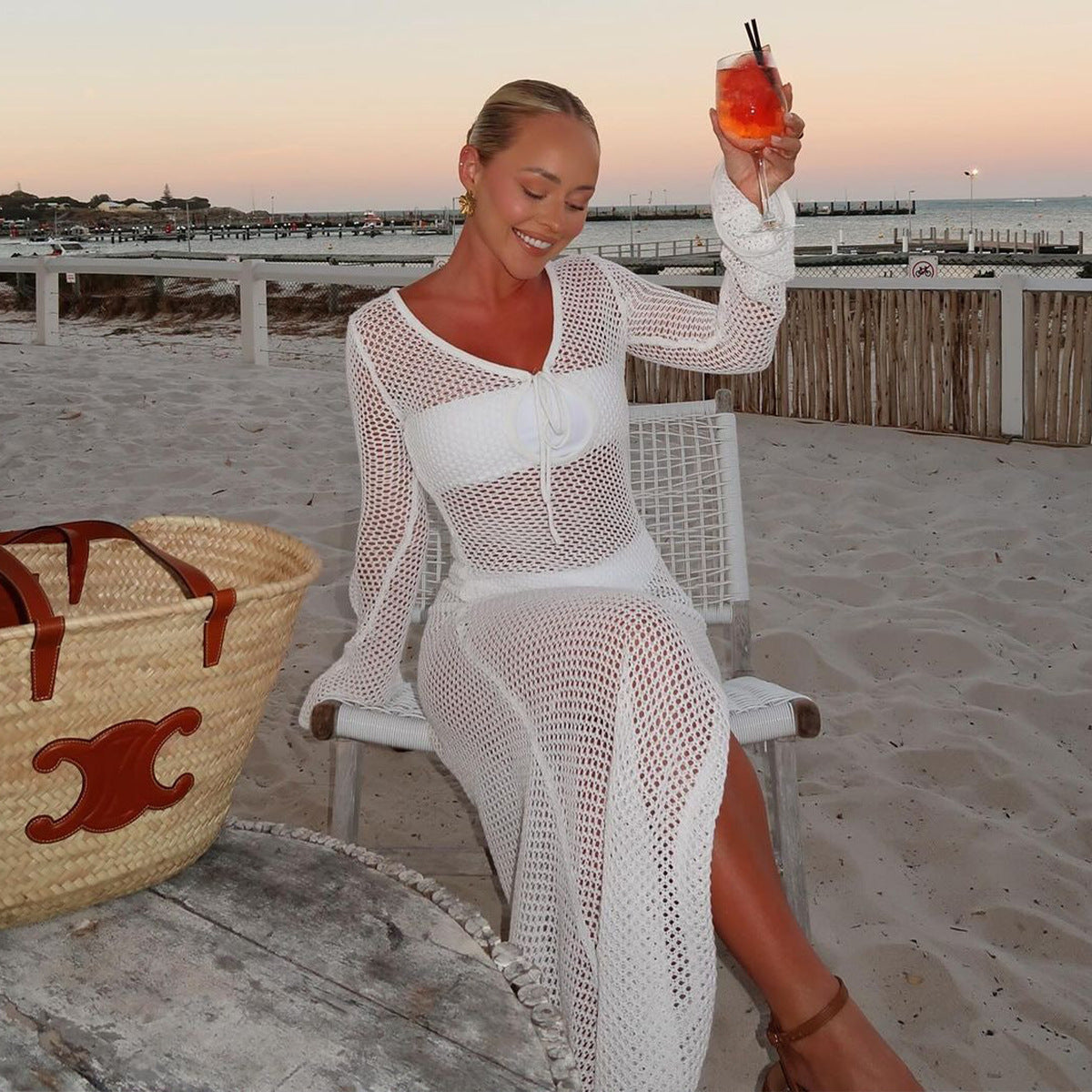 Robe de Plage Transparente – Tricotée, Taille Haute, Élégance Féminine